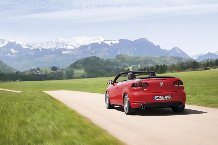  Volkswagen Golf GTi Cabrio 2012 года  (фото 34 из 61)